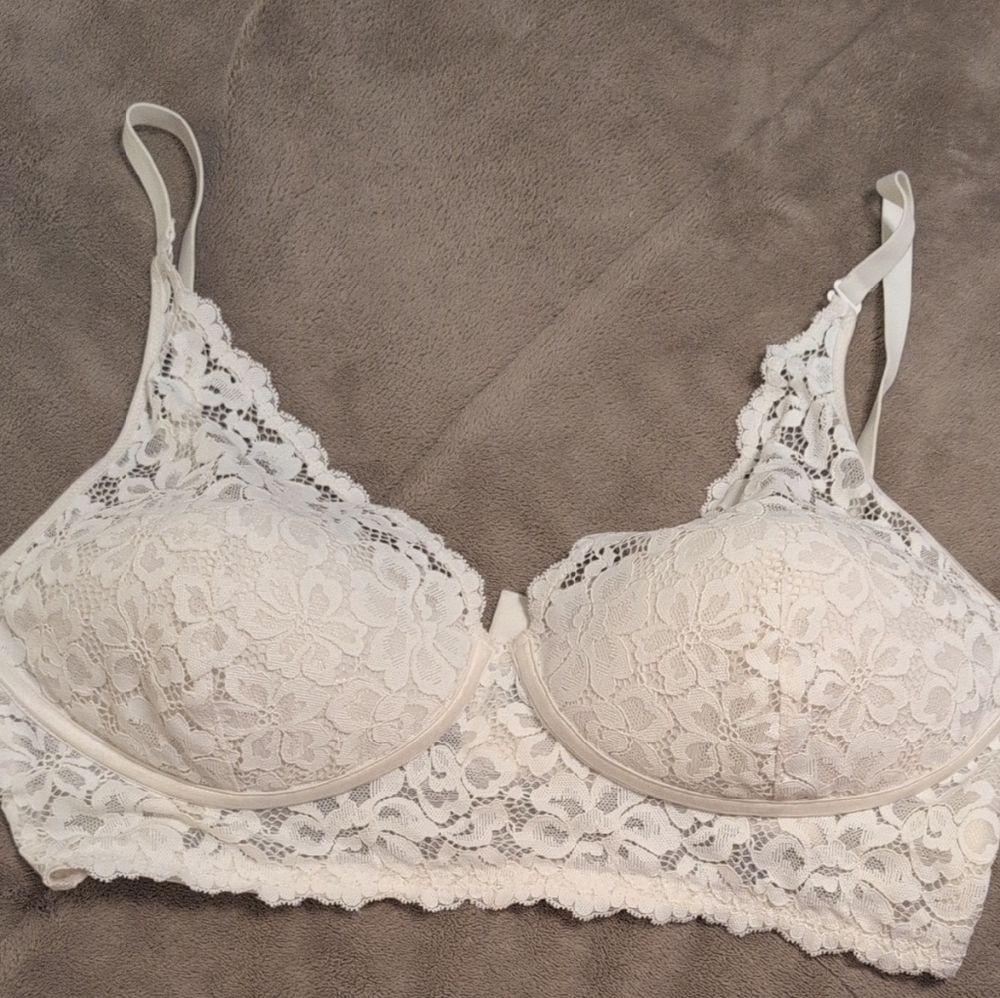 Maidenform Cream Lace Underwire Bra